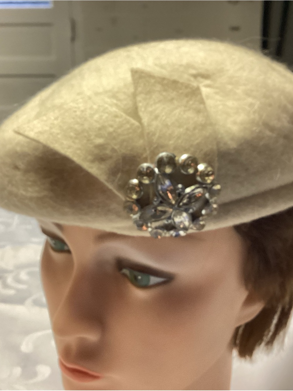 Wool Felt Beret with Crystal Brooch - Cream